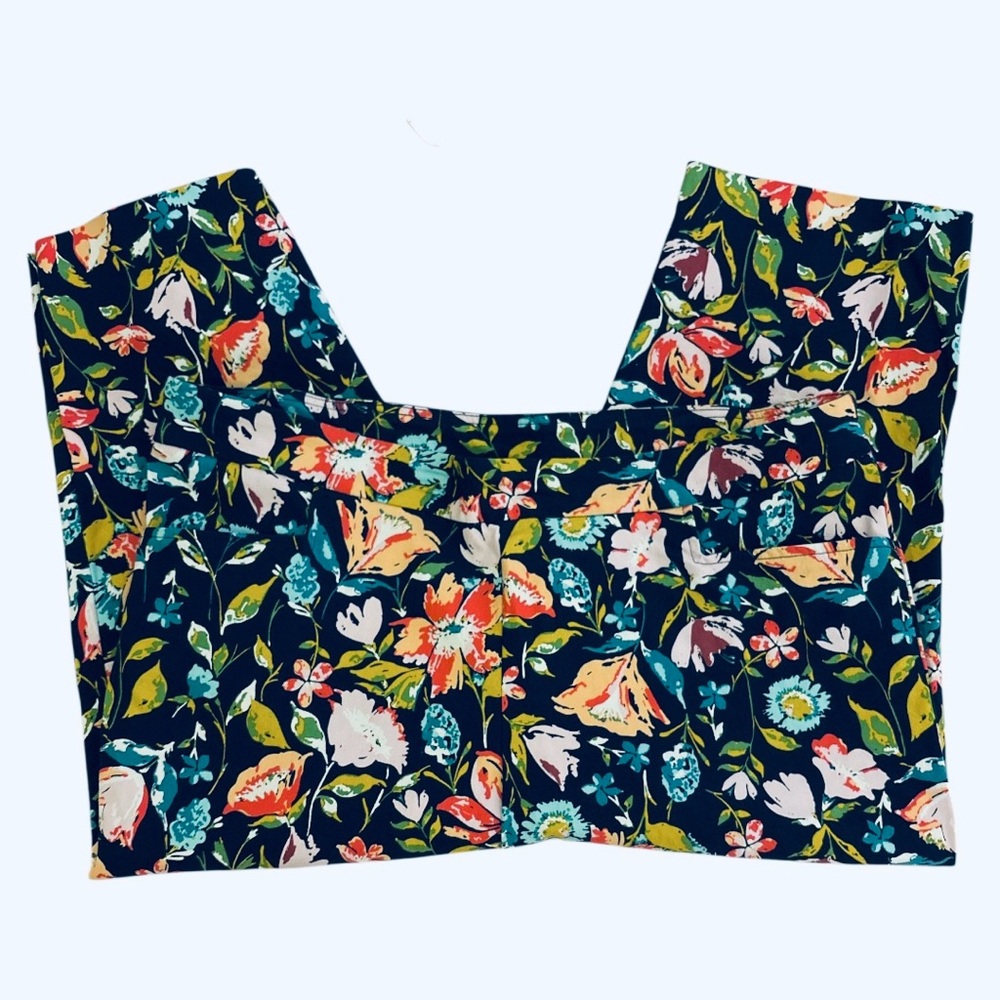 NWOT* Time & Tru Floral Capri XXL